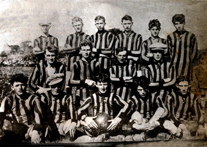Junior-Champions Back Row: Timmy Fitzpatrick, Brendan Malone, P.D. O’Sullivan, James Neylon, Kevin Lillis & Jack Conway. Middle Row: Jimmo Mc Namara, Paddy (Bate) Conway, Tommy Quinlivan & Eddie O’Sullivan. Front Row: Jonsie Gorman, Jim Duggan, Sean Killeen, Bernard (Berra) Lillis & John O’Connell.